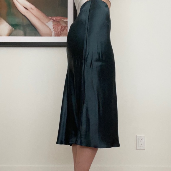 Babaton satin midi skirt - Picture 3 of 4